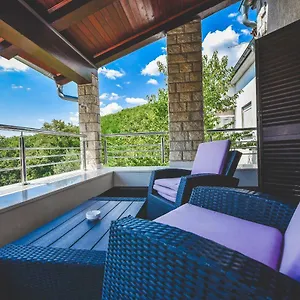 Apartman And Tacy, Abbázia